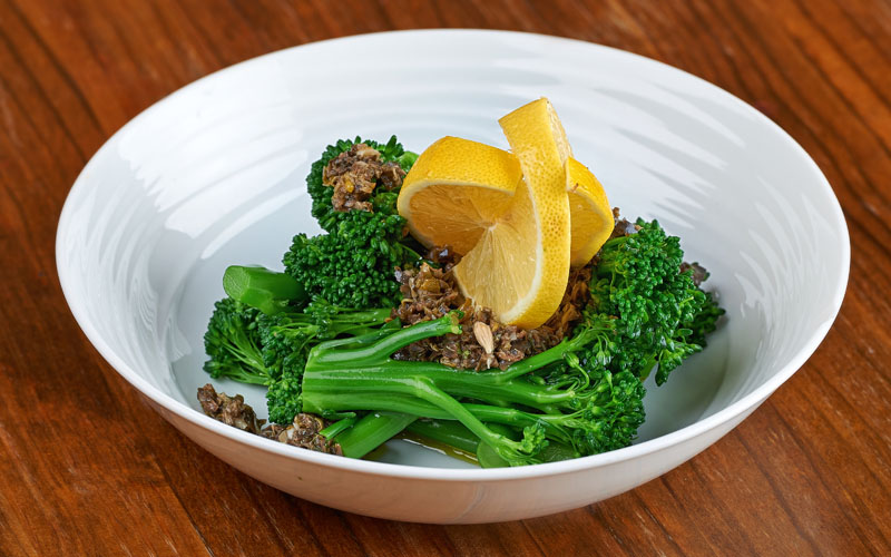 La Farola: For Vegetarians and Carnivores Alike!